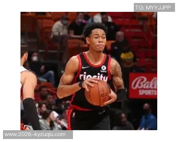 安芬尼西蒙斯表现出色14投8中三分球7中2贡献18分2助攻 安芬尼西蒙斯表现出色14投8中三分球7中2贡献18分2助攻